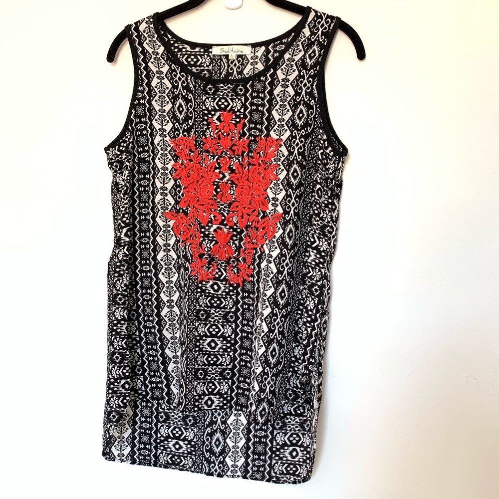 Solitaire sleeveless tank with embroidery